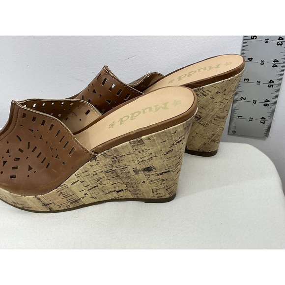 Womans Mudd Brown Slip On Perforated Faux Leather Cork Wedge Sandal 8.5 M - Picture 4 of 9